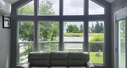 Waterfront Loft Cottage on the Delta - Sleeps 5 - Fishing at Snug Harbor