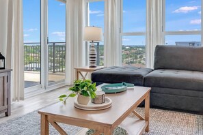 TV - “Oceanfront Penthouse - 88 steps to the beach!” (Fort Walton Beach)