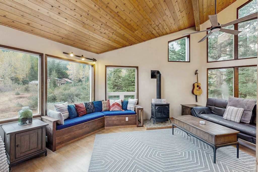 TV, fireplace, offices
