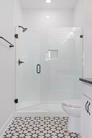 Bathroom - Bespoke Designer Townhouse Downtown Chattanooga + Free EV Charging (Chattanooga)