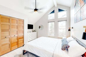 Bügeleisen/Bügelbrett, Reisekinderbett, WLAN, Bettwäsche