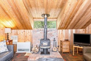 TV, fireplace, DVD player, offices