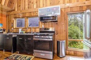 Coffee/tea maker, fridge, microwave, oven