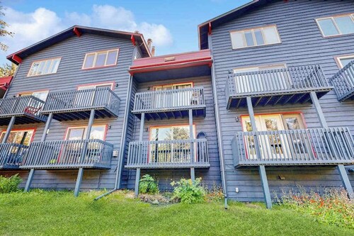 Brighton 209 | 2BR Condo | Mountain Views