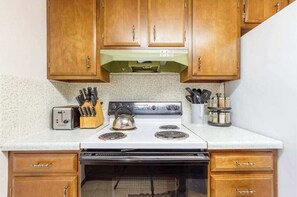 Coffee/tea maker, fridge, microwave, oven