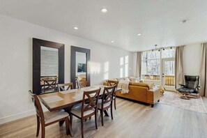 Interior - Silver Tip Condo | Brand New Creek-Side Townhome (Girdwood)