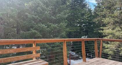 Girdwood Gem | Bright Multi-Level 1BR | Deck