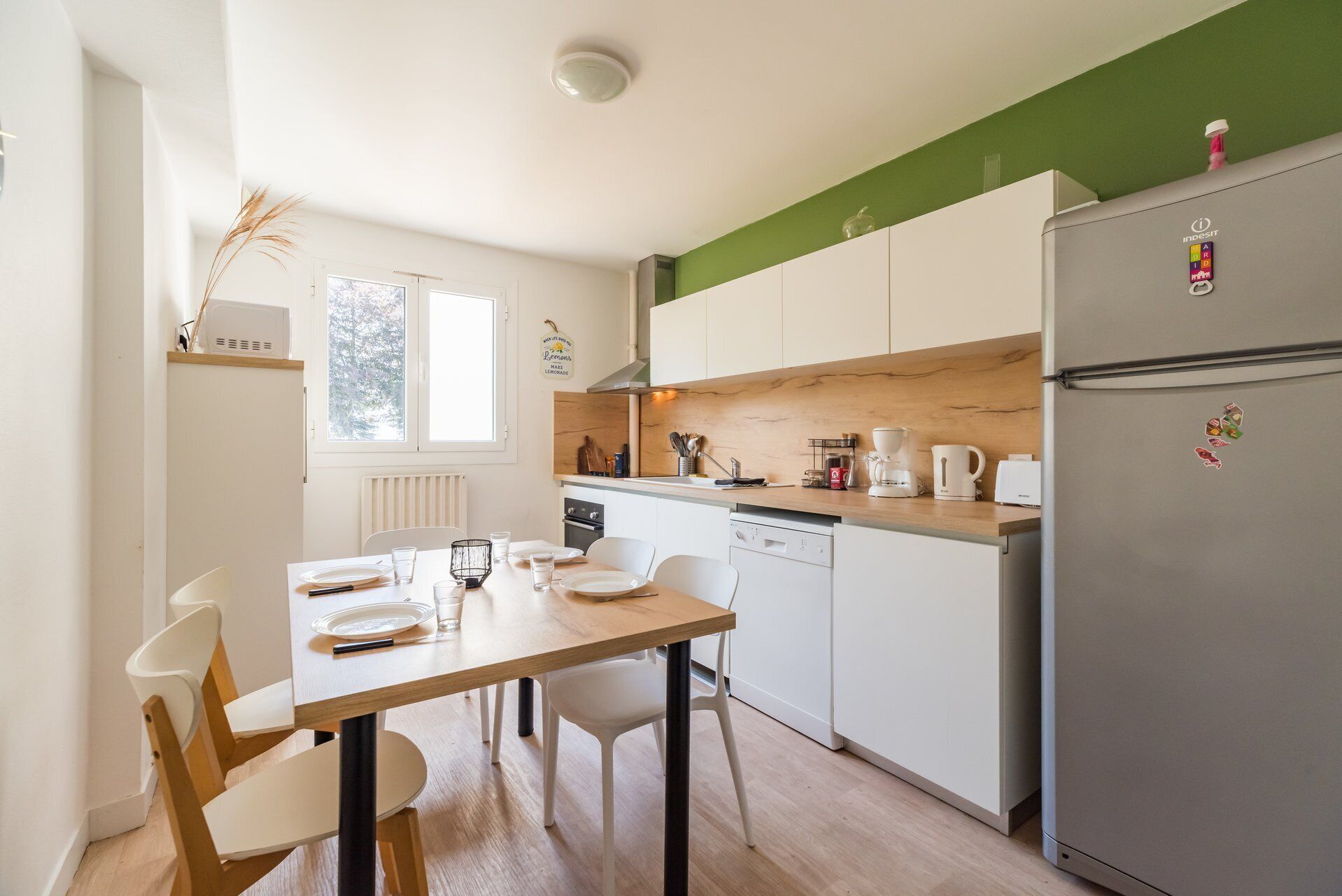Coffee/tea maker, fridge, oven, dishwasher
