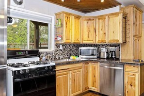Coffee/tea maker, fridge, microwave, oven - Loveland Cottage | Walk to Lifts | Hot Tub (Girdwood)