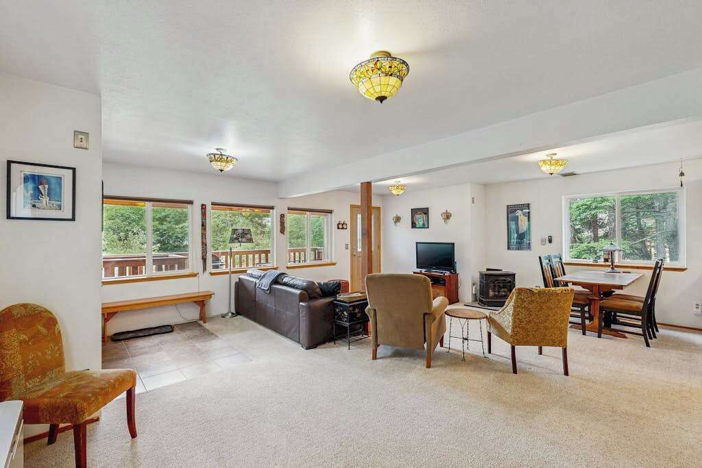 Jewel Chalet | Quiet Mine Road | Covered Deck - Anchorage, AK