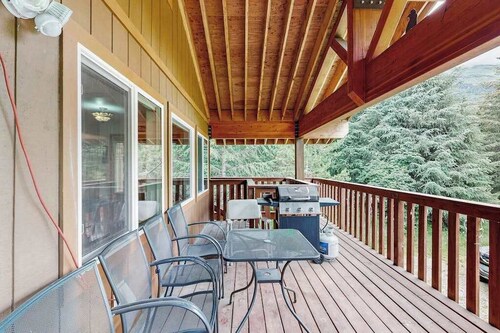 Jewel Chalet | Quiet Mine Road | Covered Deck