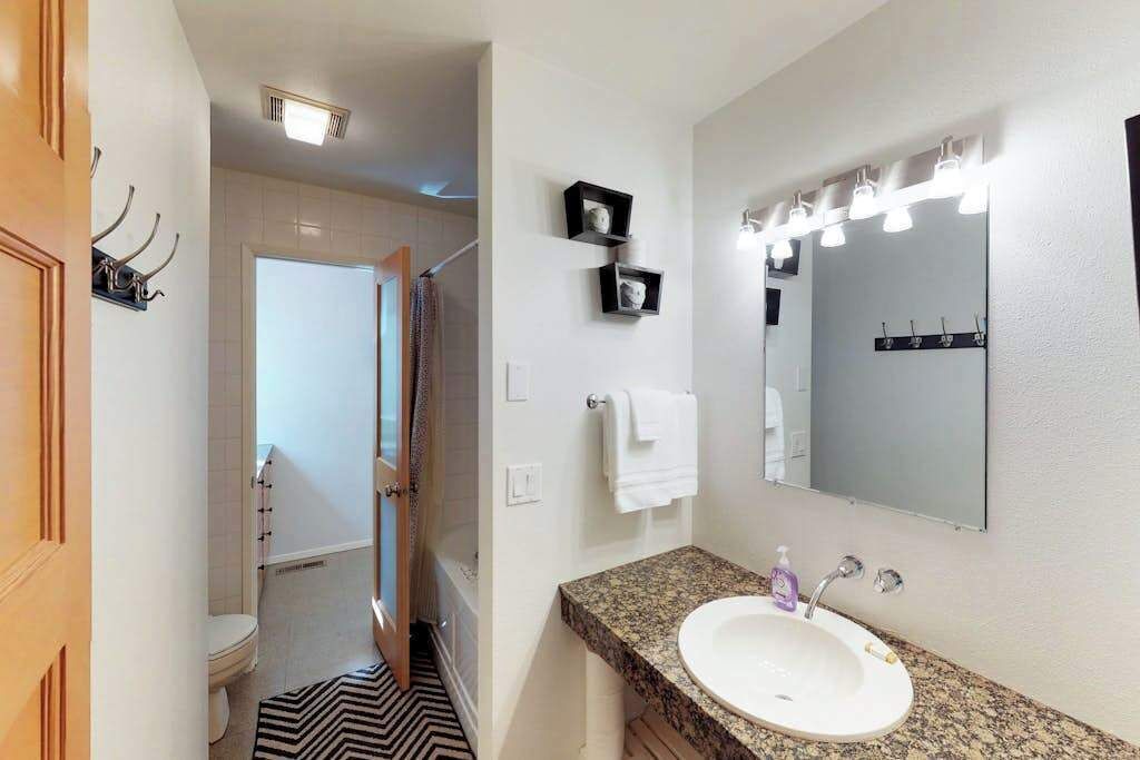 Shower, towels