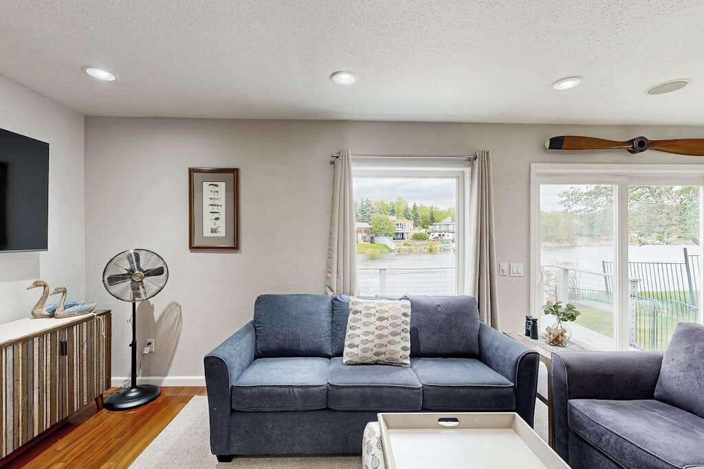 Campbell Lake Escape | Waterfront Estate | Dock - Anchorage, AK