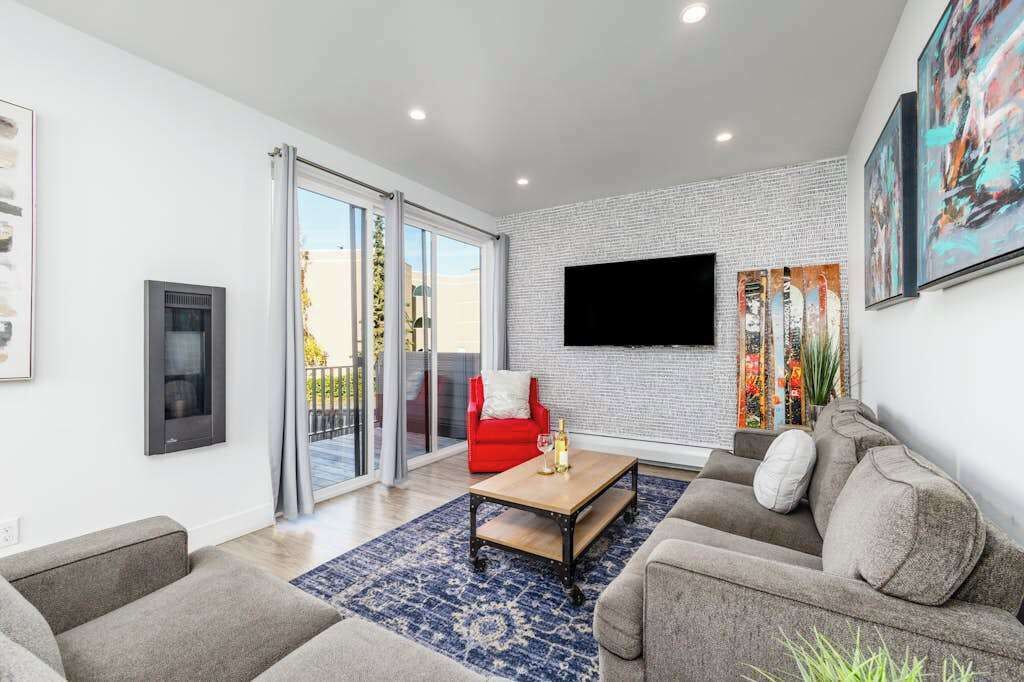 TV, fireplace, offices