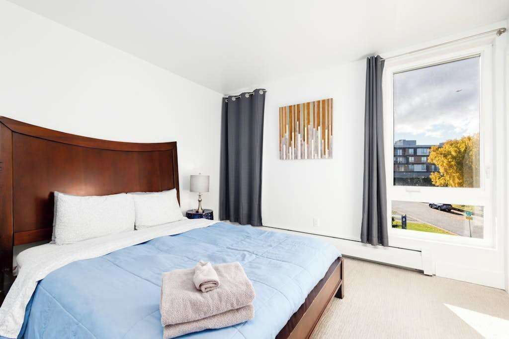 Iron/ironing board, travel crib, WiFi, bed sheets