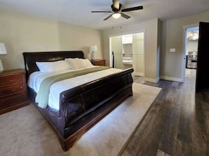 WiFi, bed sheets - The Monarch Upper Level | Remodeled 6BR | Deck (Girdwood)
