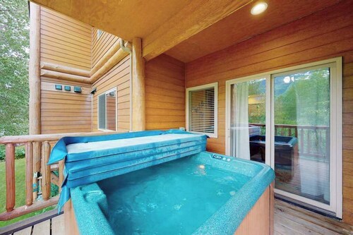 Creekside Retreat | Village 2BR | Hot Tub