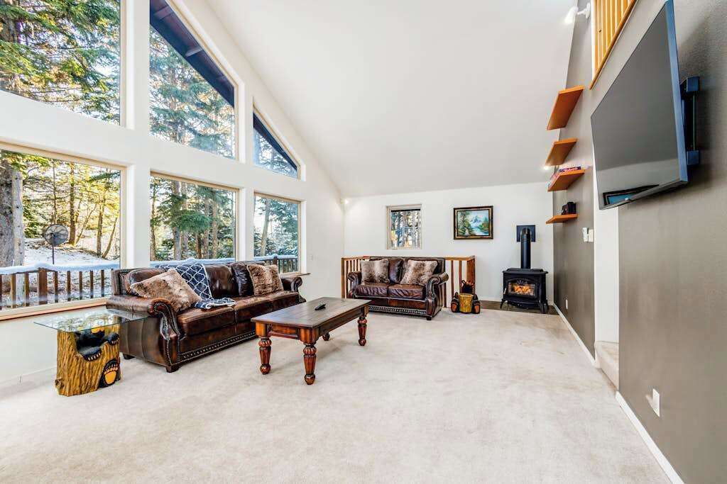 The Monarch Estate | Sprawling 9br Compound - Anchorage