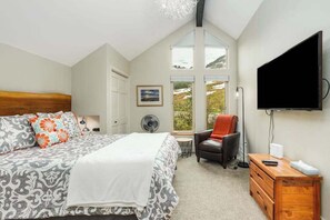 Iron/ironing board, WiFi, bed sheets - Alyeska Slopeside | 3-Level Ski-In/Out | Tub (Girdwood)