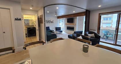 Timberline Getaway | Ski-In Studio | Balcony