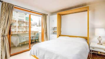 Iron/ironing board, internet, bed sheets