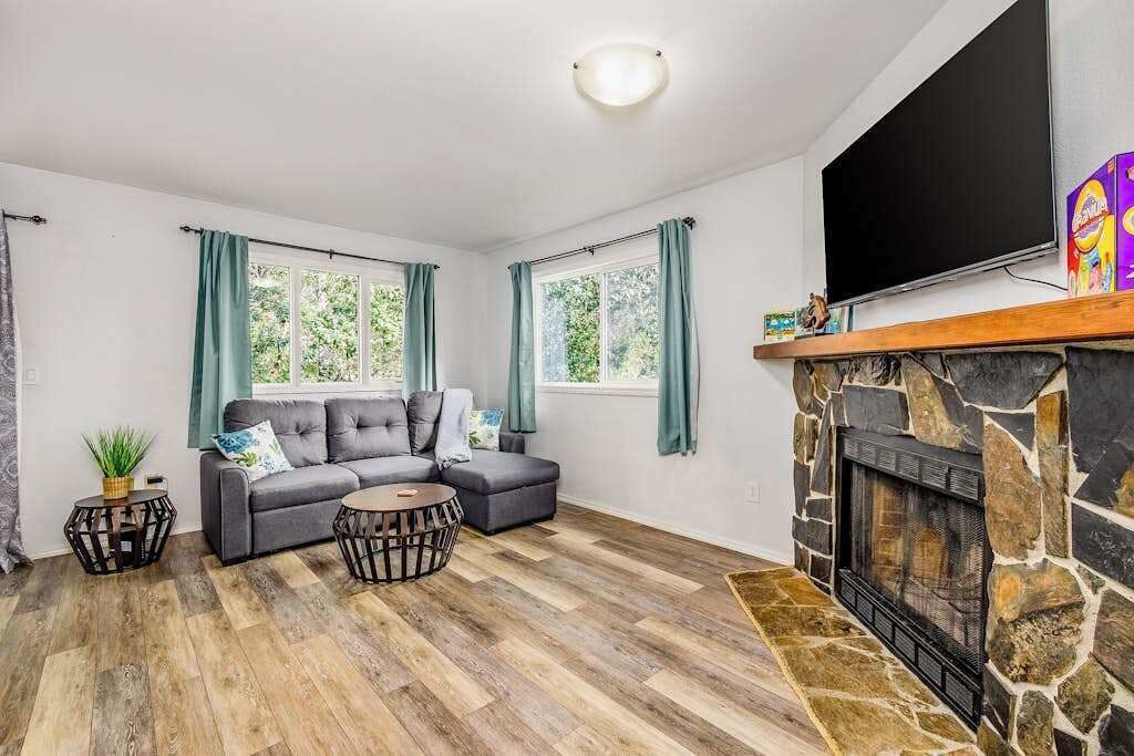 Carriage House At Ashley | Quiet 3br | Yard - Anchorage, AK