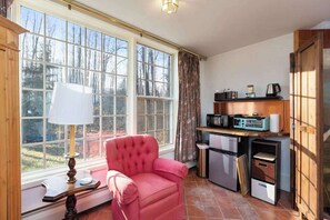 Interior - Anchorage Escape | 3-Acre Oasis | Stream Side (Anchorage)