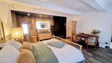 Iron/ironing board, WiFi, bed sheets