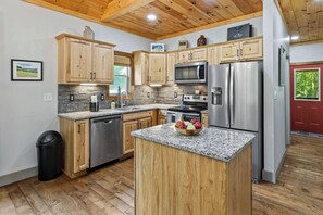 Coffee/tea maker, fridge, microwave, oven - Resort Cabin/ Fire pit/ Pets/ Tubes (Ellijay)