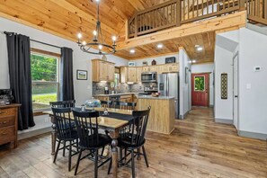Dining - Resort Cabin/ Fire pit/ Pets/ Tubes (Ellijay)