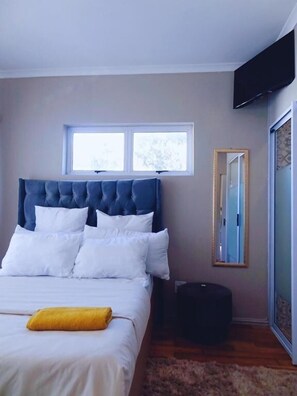 Family Quadruple Room, Balcony, City View | Free WiFi - BKaap2 Queens and Kings Guest House (Cape Town)