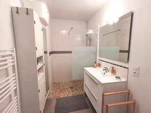 Bathroom - Fully Equipped Apartment in Mimizan Plage (Mimizan)