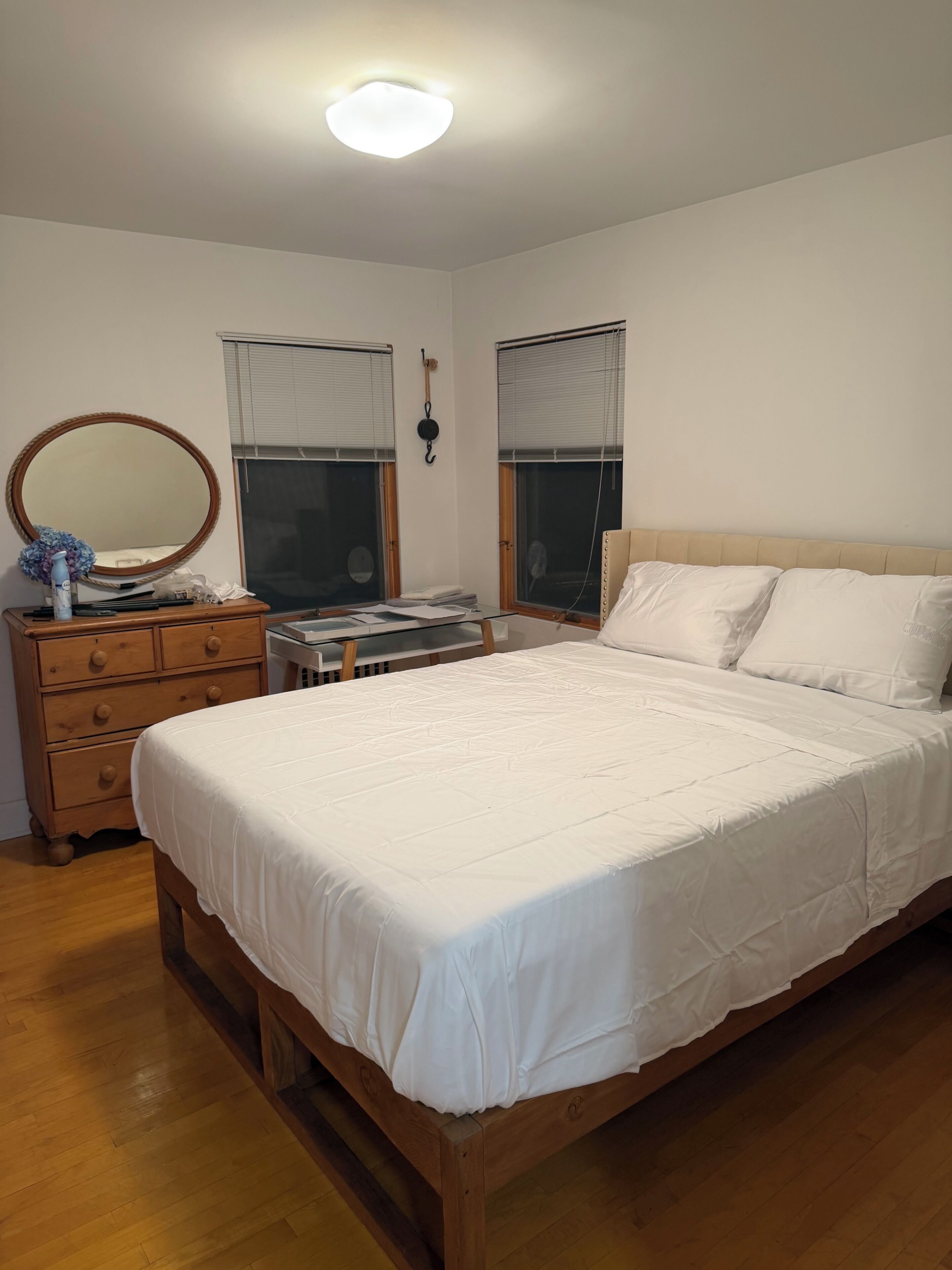 4 bedrooms, iron/ironing board, WiFi, bed sheets