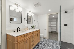 Bathroom - Private Luxe Retreat - Roman Tub - Kitchenette - 2BR (Englewood)