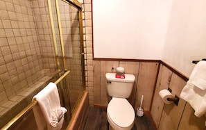 Towels - River Garden - In town - New Property! - Washer/Dryer - Wood Burning Fireplace - (Red River)