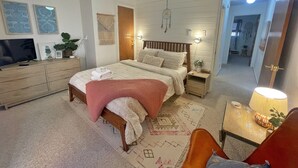 2 slaapkamers, een strijkplank/strijkijzer, gratis wifi, beddengoed