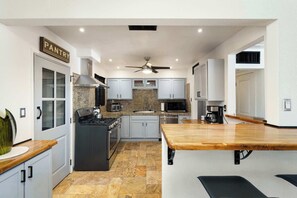 Fridge, microwave, oven, dishwasher - Sunny Phoenix 3BR Home with Private Pool (Phoenix)