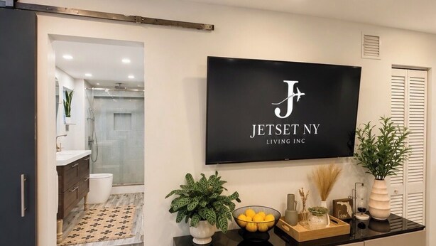 A modern bathroom with a shower, toilet, and sink. - Cozy 1-bedroom studio in welcoming North Miami Beach with AC (North Miami Beach)