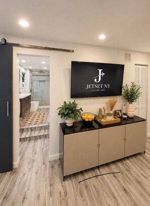 Interior - Cozy 1-bedroom studio in welcoming North Miami Beach with AC (North Miami Beach)