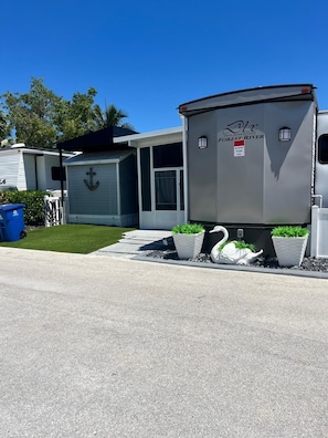 Exterior detail - waterfront property, bring your boat and keep it in he water your entire stay. (Key Largo)