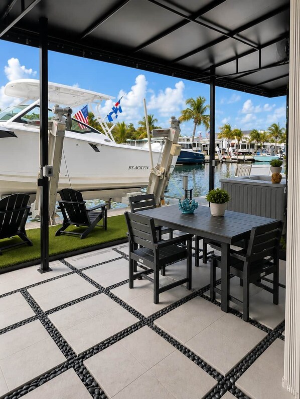 Outdoor dining - Seaside Villa (Key Largo)