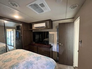 Room - Seaside Villa (Key Largo)