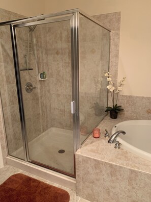 Bathroom - 1900 month. Fort Myers. Thru Nov. (Fort Myers)