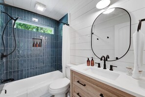 Bathroom - Luxury Cabin 1.5 hours from Dallas (Athens)