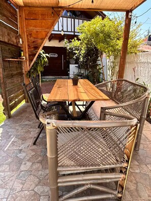 Outdoor dining - Cabaña M&S en el Centro de Huasca By GEstores (Cruz Blanca)