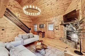 Smart TV - 
Modern Rustic Cabin~Hot Tub~Pet Friendly (Ellijay)