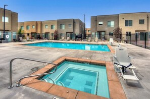 Pool - Entrada Moab Retreat Collection | Two Luxury Townhomes for Large Groups | Pools, Hot Tubs & Bikes (Moab)