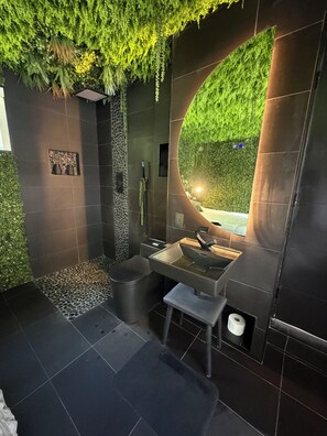 Spa - Luxury Tropical Oasis, Jungle Suite, Jacuzzi & Outdoor Kitchen (Hollywood)