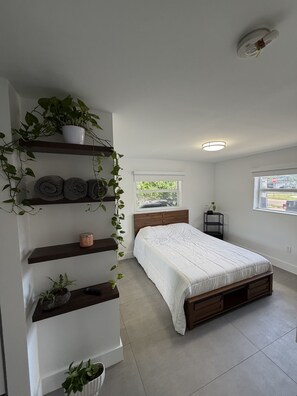 Room - Luxury Tropical Oasis, Jungle Suite, Jacuzzi & Outdoor Kitchen (Hollywood)