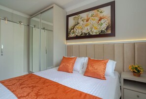 2 bedrooms, WiFi, bed sheets - Luxury Penthouse in Jurerê Internacional: 150m² Terrace, Private Pool and Suite (Florianópolis)